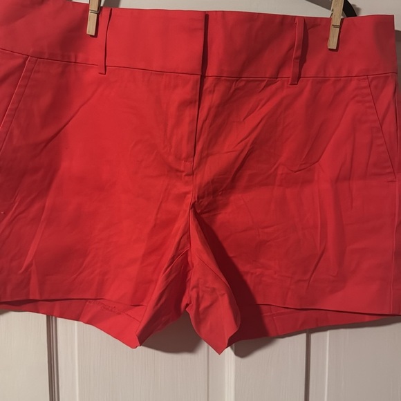 Ann Taylor NWT Signature 4 1/2" Inseam Coral shorts Size 14 - Picture 4 of 9